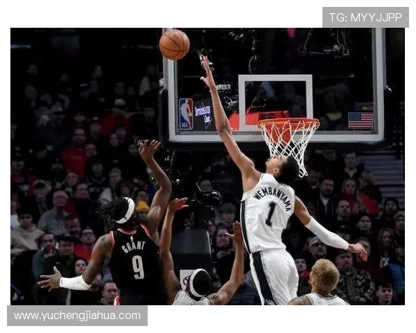 路威建议文班亚马向字母哥学习提升持球能力加强转换进攻表现